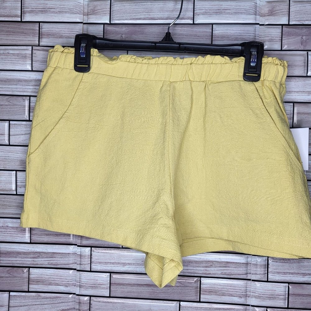 New O'NEILL Womens Carlene Shorts Mustard Yellow Linen Blend Size Medium Bottoms